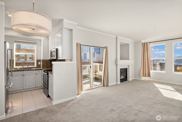Property photo for 4343 Roosevelt Way NE #601, Seattle photo 4