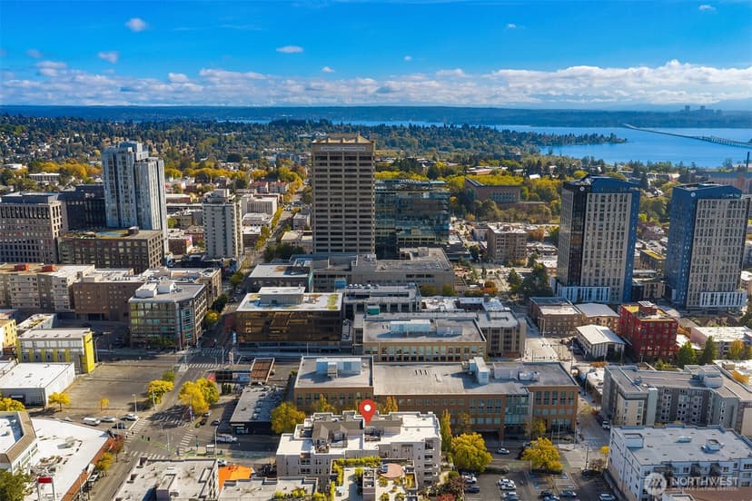 Property photo for 4343 Roosevelt Way NE #601, Seattle photo 3