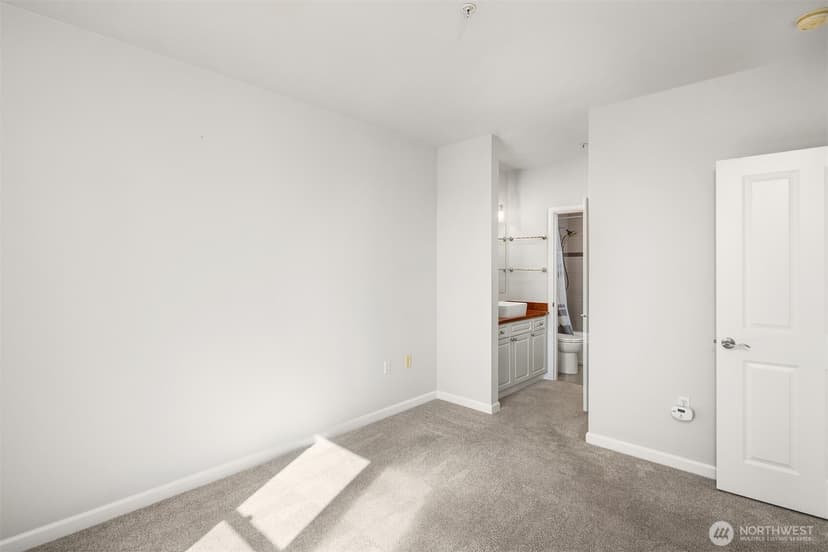 Property photo for 4343 Roosevelt Way NE #601, Seattle photo 9
