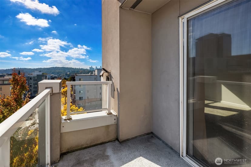 Property photo for 4343 Roosevelt Way NE #601, Seattle photo 6