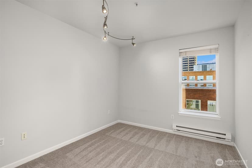 Property photo for 4343 Roosevelt Way NE #601, Seattle photo 11