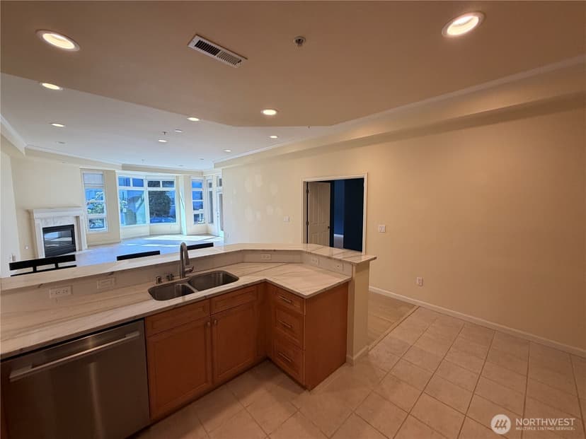 Property photo for 520 6th Avenue #1002, Kirkland photo 6