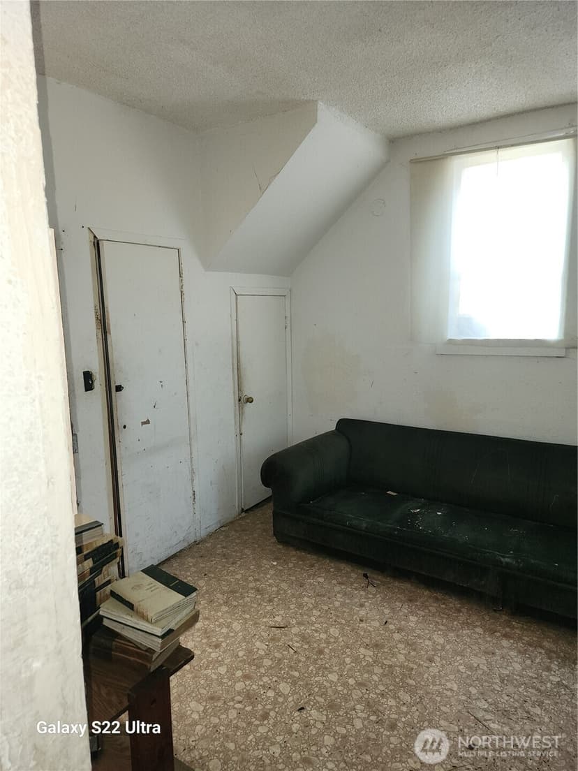 Property photo for 923 24th Avenue S, Seattle photo 14