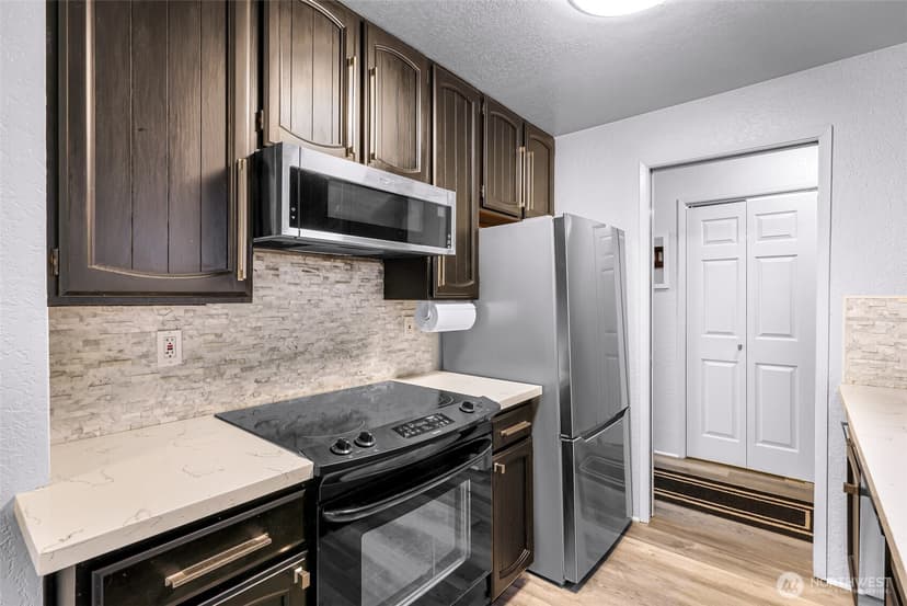 Property photo for 12035 32nd Avenue NE #202, Seattle photo 14