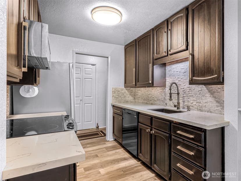 Property photo for 12035 32nd Avenue NE #202, Seattle photo 13