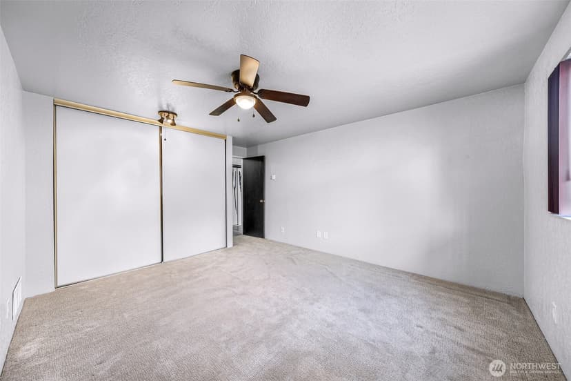 Property photo for 12035 32nd Avenue NE #202, Seattle photo 18