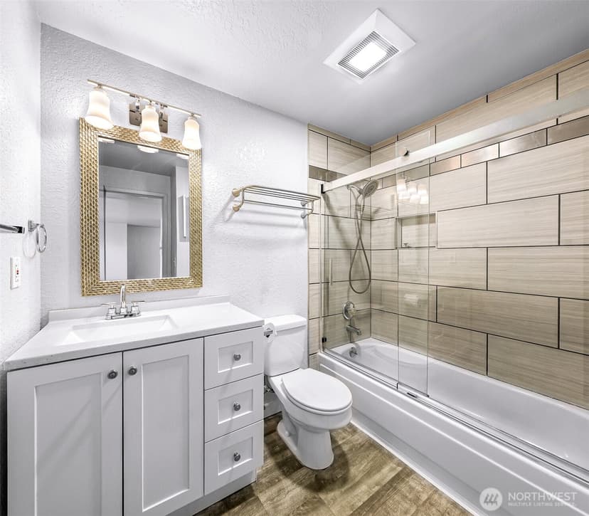 Property photo for 12035 32nd Avenue NE #202, Seattle photo 19