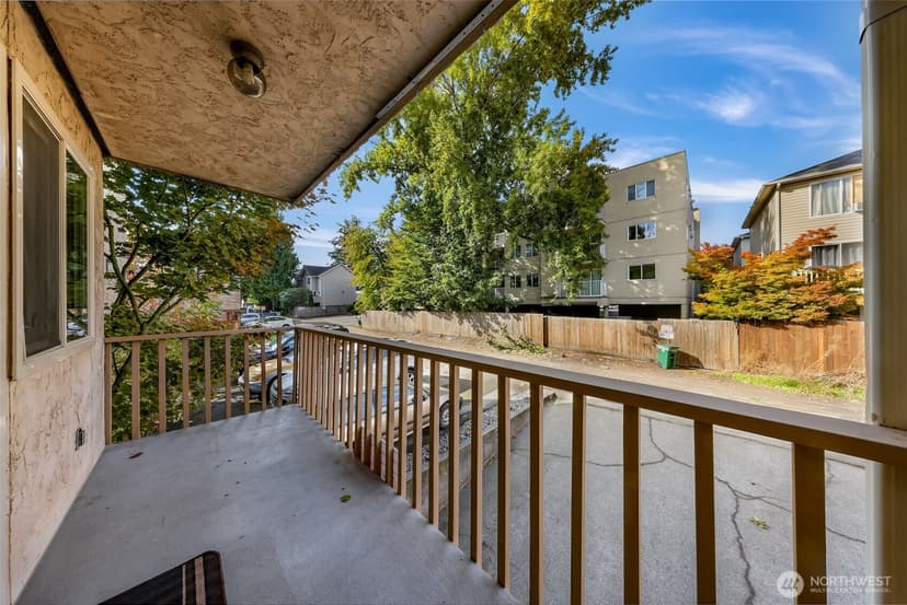 Property photo for 12035 32nd Avenue NE #202, Seattle photo 23