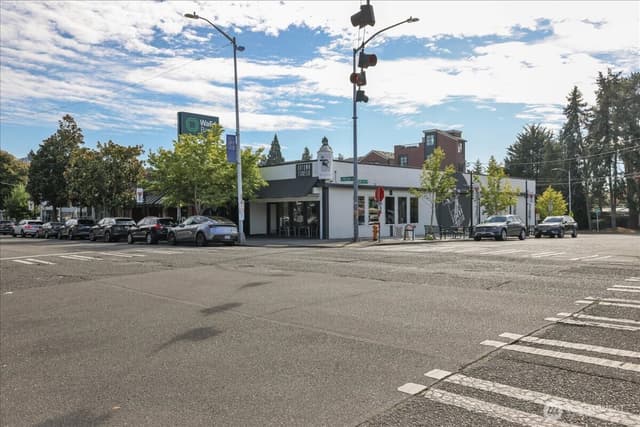 Property photo for 3221 W McGraw Street, Seattle photo 2