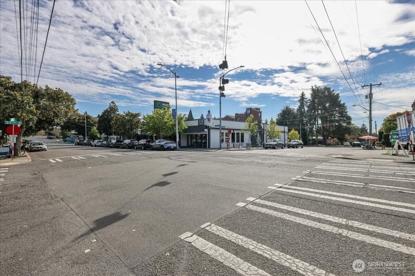 Property photo for 3221 W McGraw Street, Seattle photo 25