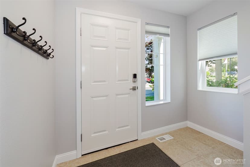 Property photo for 352 NE Miramar Circle, Bremerton photo 4