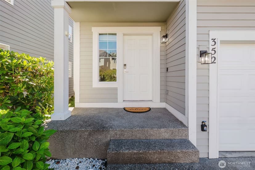 Property photo for 352 NE Miramar Circle, Bremerton photo 2
