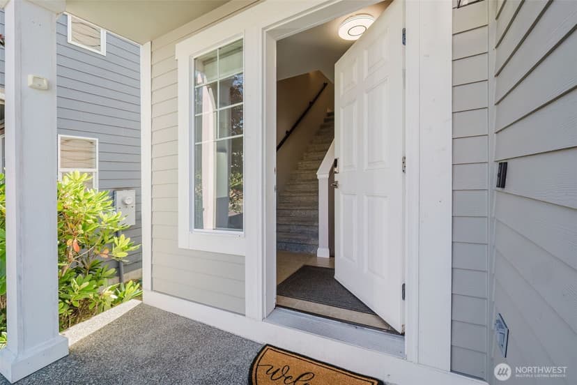 Property photo for 352 NE Miramar Circle, Bremerton photo 3