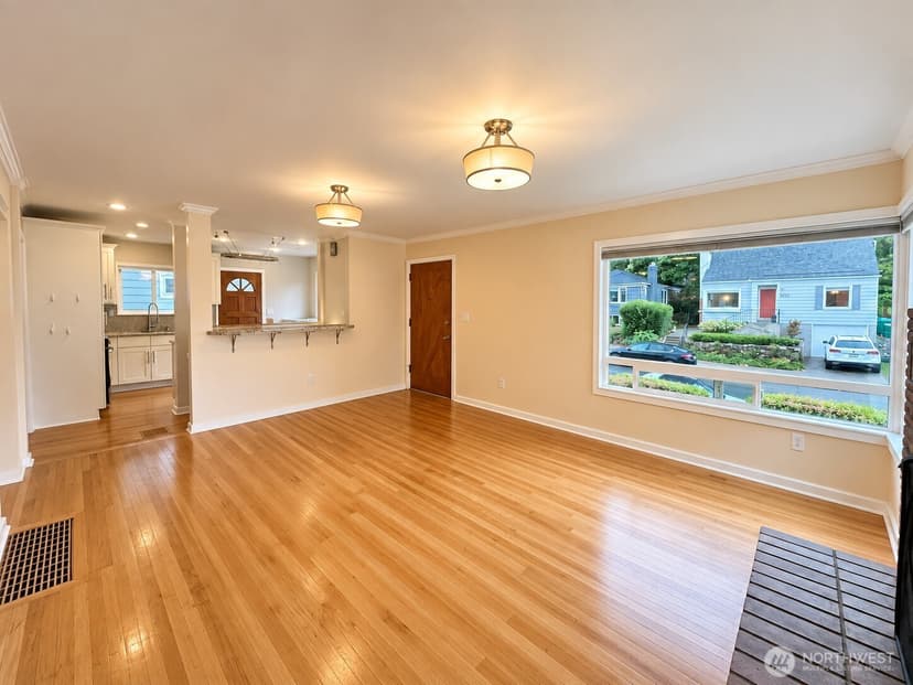 Property photo for 5753 40th Avenue NE, Seattle photo 12