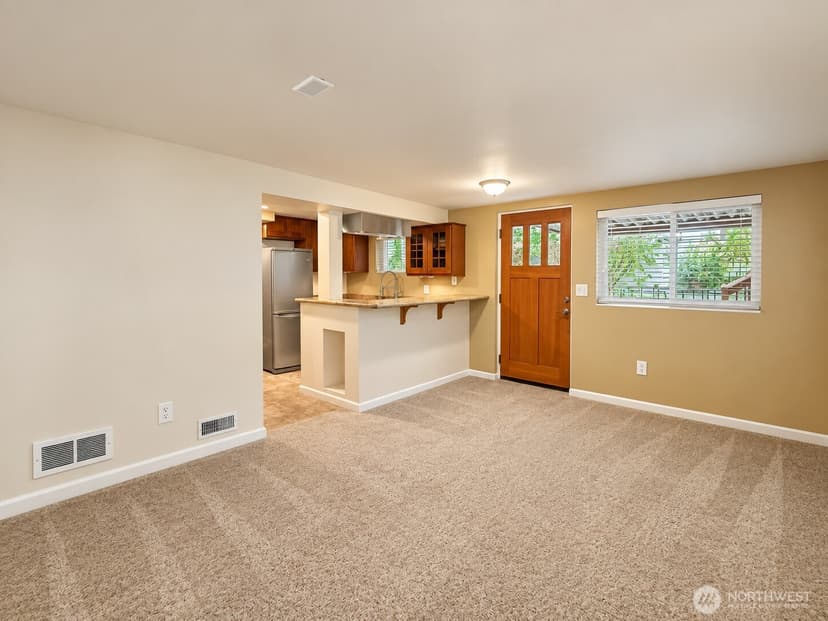 Property photo for 5753 40th Avenue NE, Seattle photo 3