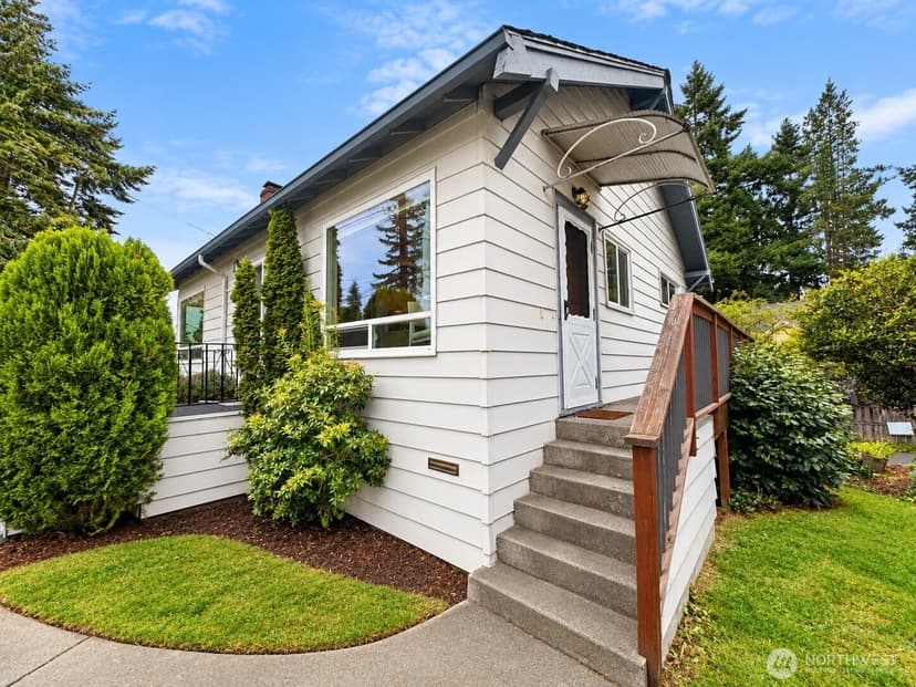 Property photo for 5753 40th Avenue NE, Seattle photo 2