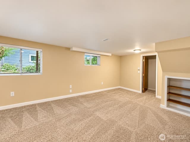 Property photo for 5753 40th Avenue NE, Seattle photo 4