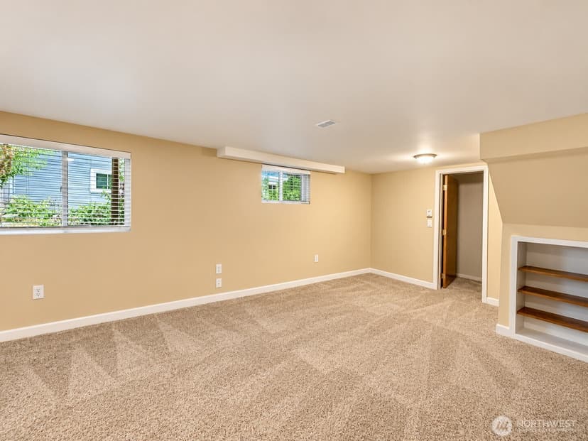 Property photo for 5753 40th Avenue NE, Seattle photo 4
