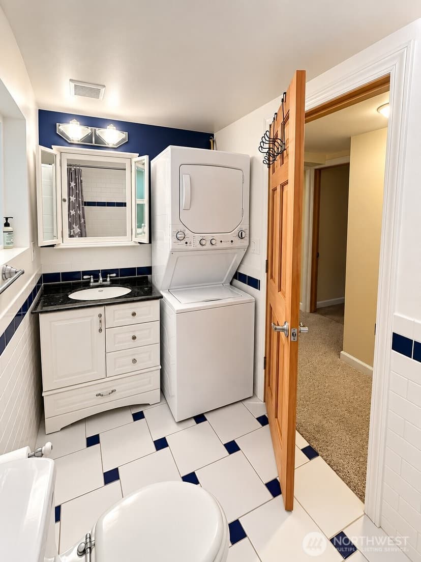 Property photo for 5753 40th Avenue NE, Seattle photo 9