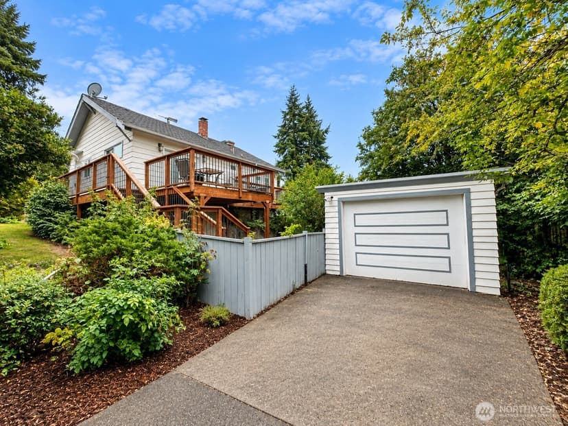 Property photo for 5753 40th Avenue NE, Seattle photo 24