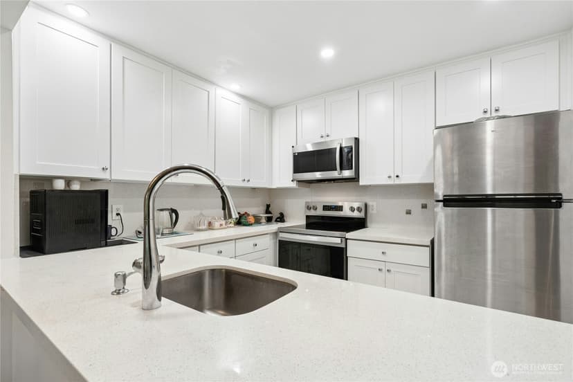 Property photo for 6356 138th Avenue NE #211, Redmond photo 13