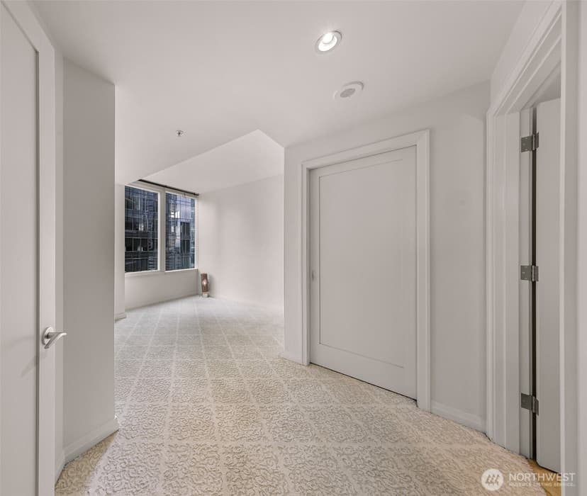 Property photo for 500 106th Avenue NE #1807, Bellevue photo 14