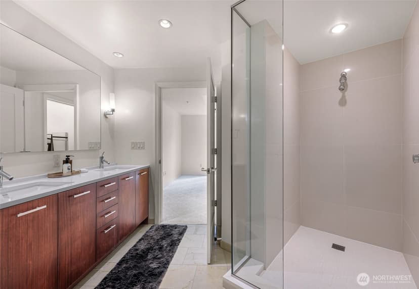 Property photo for 500 106th Avenue NE #1807, Bellevue photo 17