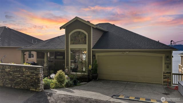 Property photo for 11928 Possession Lane, Edmonds photo 2