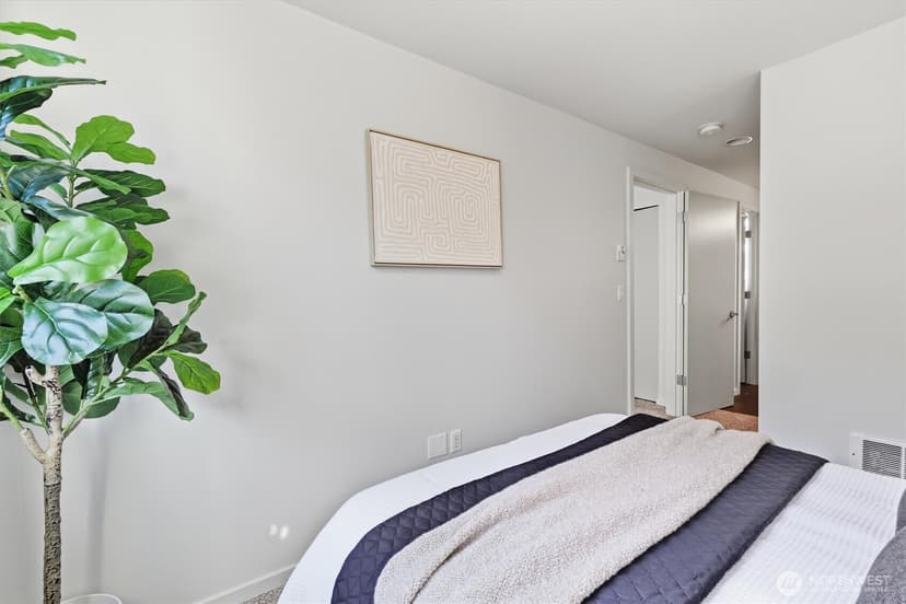Property photo for 2421 Wickstrom Place SW, Seattle photo 16