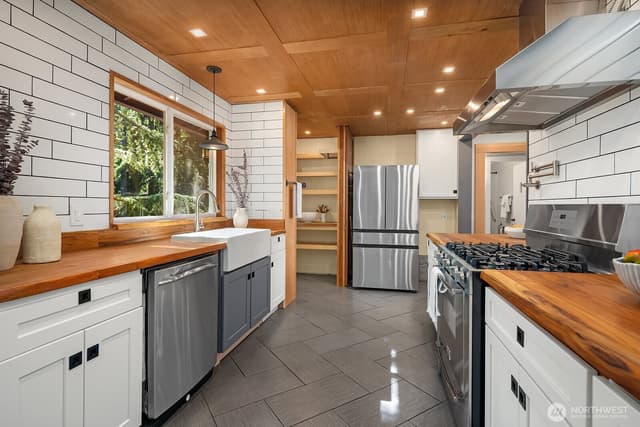 Property photo for 17306 NE 165th Street, Woodinville photo 4
