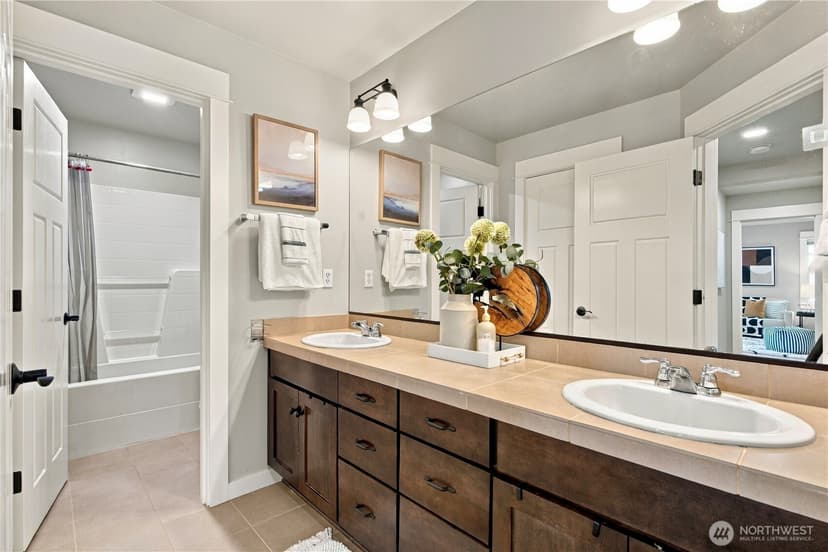 Property photo for 208 107th Place SE, Bellevue photo 33
