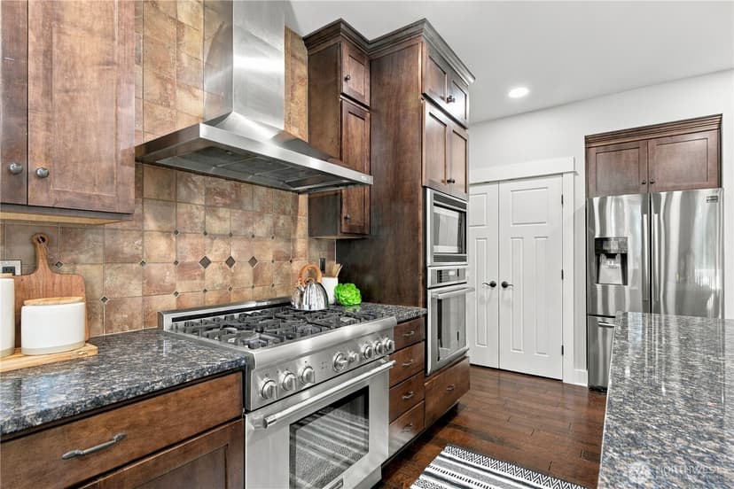 Property photo for 208 107th Place SE, Bellevue photo 16