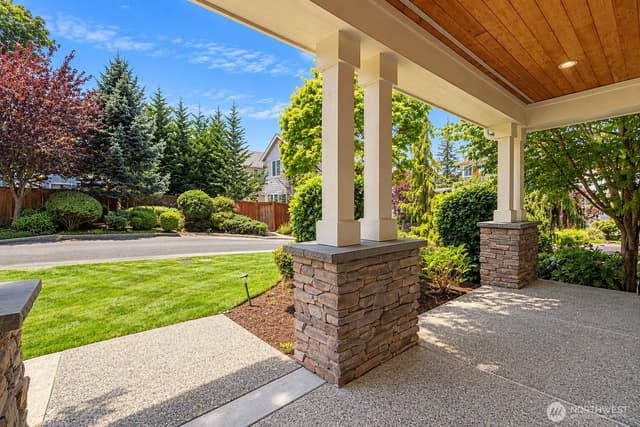 Property photo for 208 107th Place SE, Bellevue photo 5