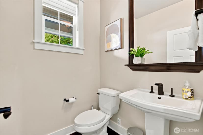 Property photo for 208 107th Place SE, Bellevue photo 19