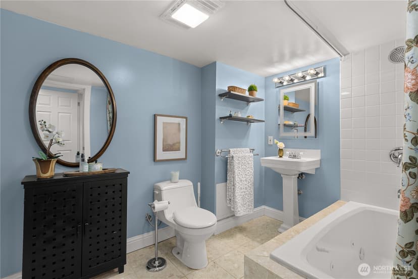 Property photo for 2568 28th Avenue W, Seattle photo 31