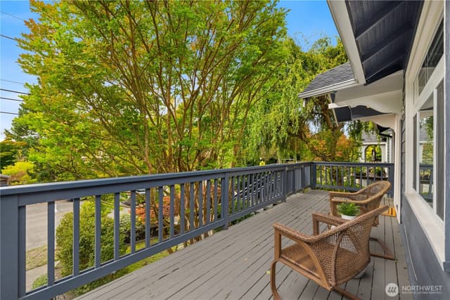 Property photo for 2568 28th Avenue W, Seattle photo 4