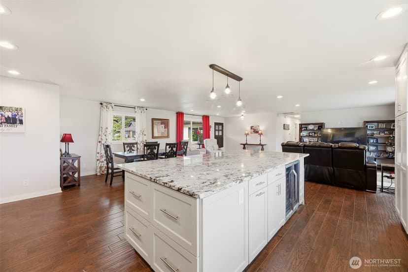 Property photo for 24724 43rd Avenue S, Kent photo 12