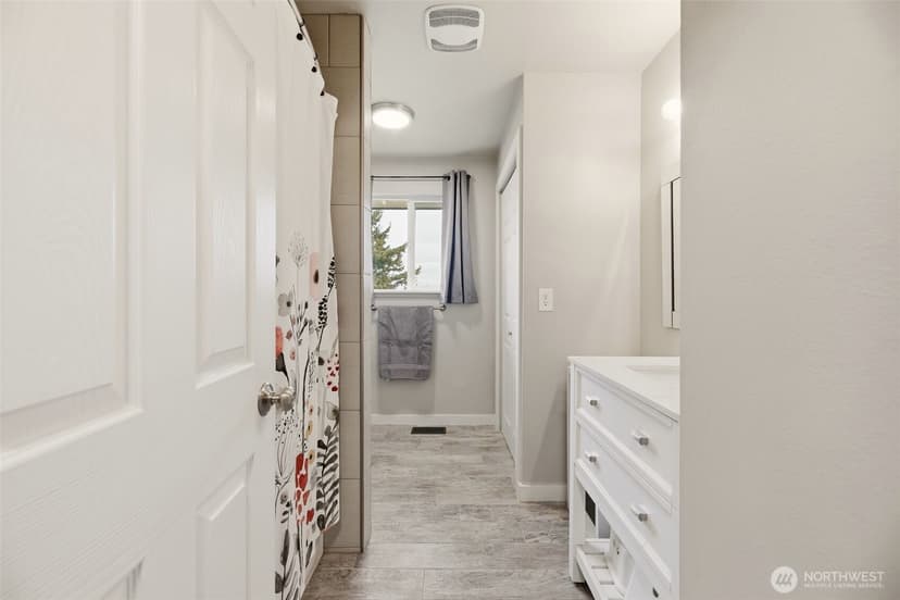 Property photo for 24724 43rd Avenue S, Kent photo 19