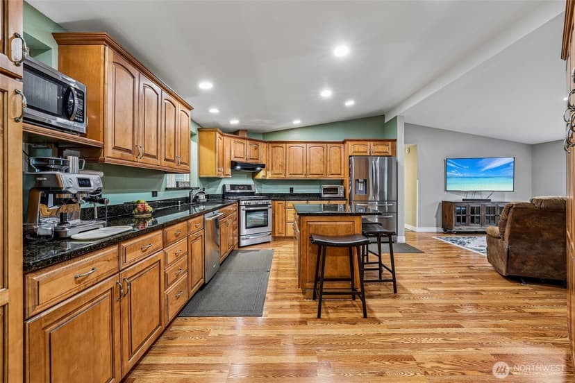 Property photo for 17229 SE Lake Moneysmith Road, Auburn photo 13