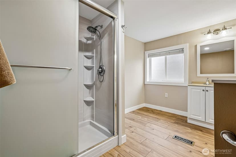 Property photo for 17229 SE Lake Moneysmith Road, Auburn photo 21