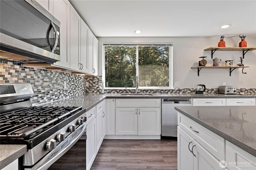 Property photo for 16012 133rd Place SE, Renton photo 6