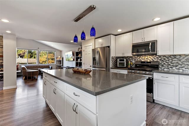 Property photo for 16012 133rd Place SE, Renton photo 4