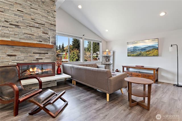 Property photo for 16012 133rd Place SE, Renton photo 3