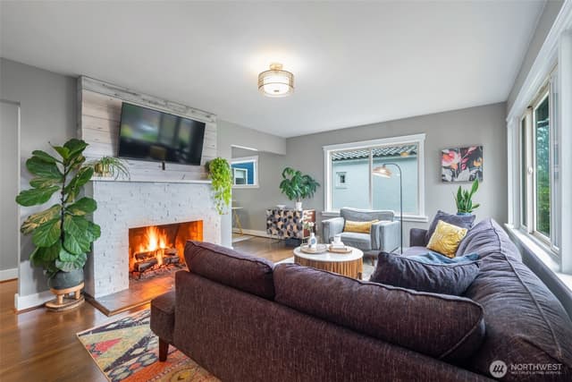 Property photo for 12242 Palatine Avenue N, Seattle photo 5