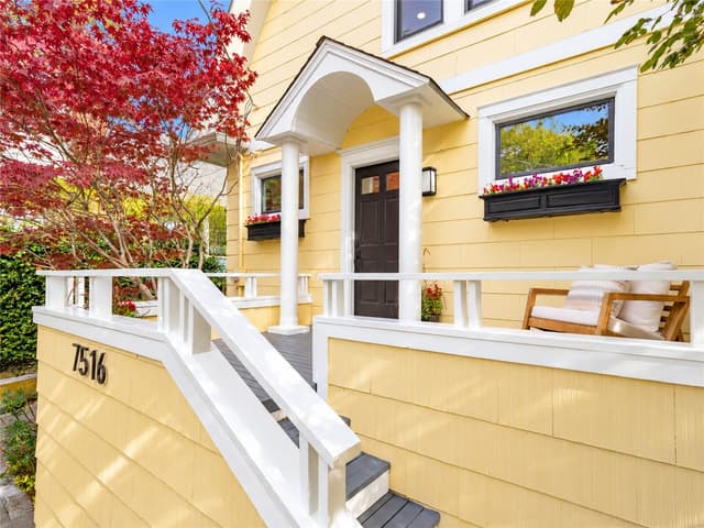 Property photo for 7516 Sunnyside Avenue N, Seattle photo 2