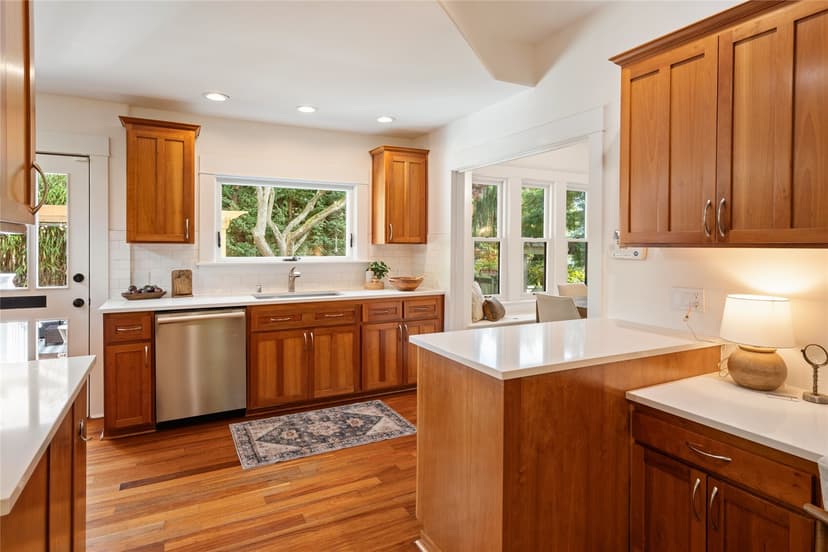 Property photo for 7516 Sunnyside Avenue N, Seattle photo 9