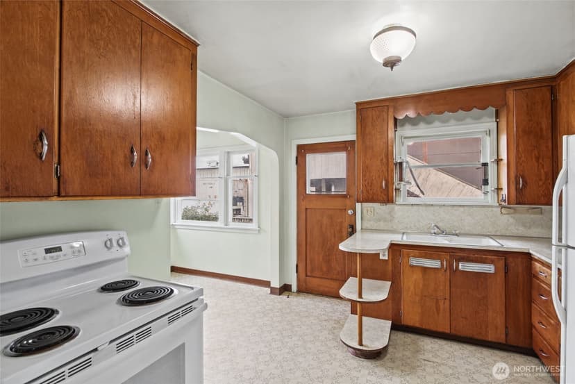 Property photo for 220 S Tobin Street, Renton photo 17