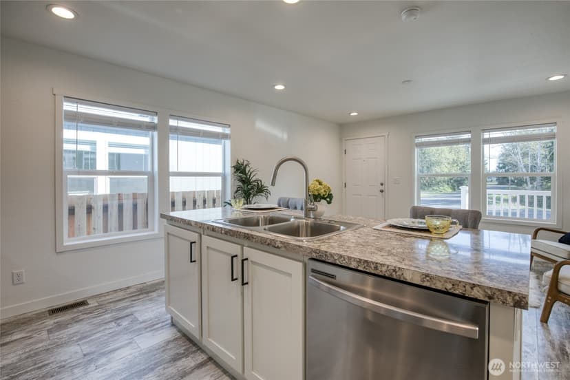 Property photo for 627 -B Sunset Avenue NE, Ocean Shores photo 12