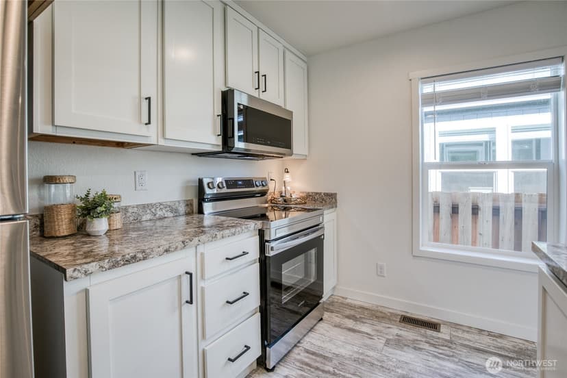 Property photo for 627 -B Sunset Avenue NE, Ocean Shores photo 13