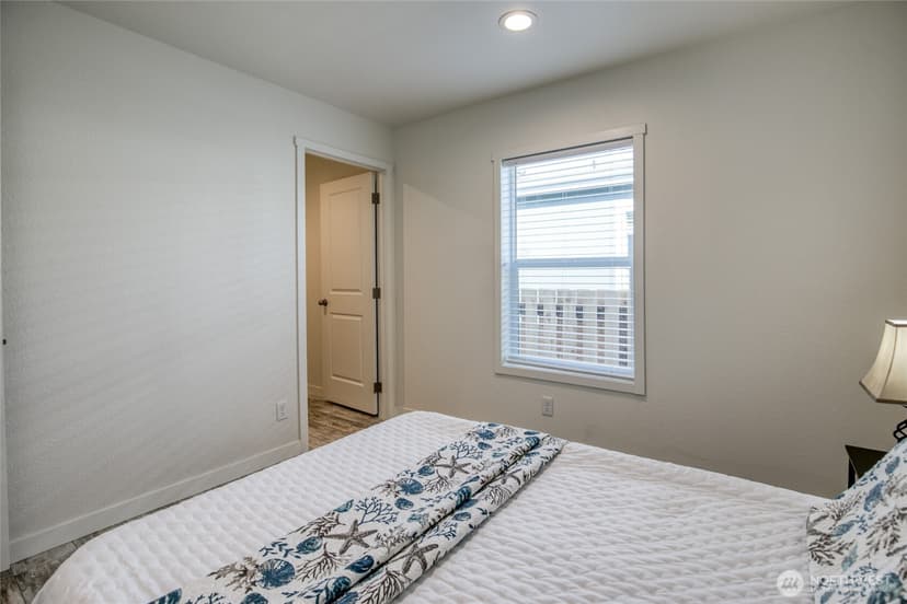 Property photo for 627 -B Sunset Avenue NE, Ocean Shores photo 21